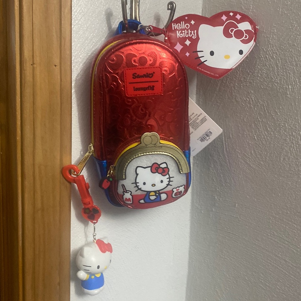 Loungefly/HELLO Kitty bag/Wallet/🔑⛓